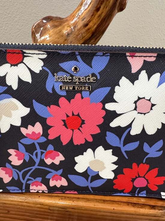 Kate Spade New York Cameron Street Daisy Leila Floral Wristlet - Picture 5 of 6
